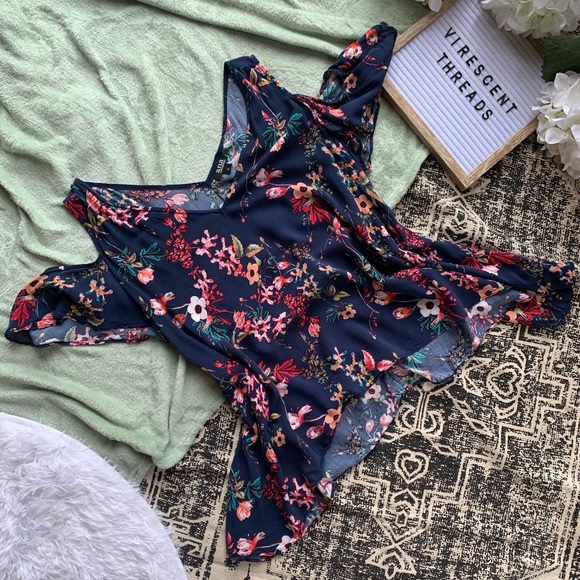 Floral Cold shoulder/ flutter sleeve Top - Picture 1 of 5